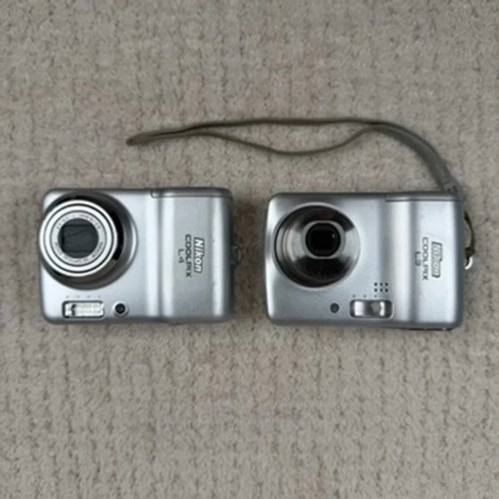 Nikon Coolpix L3 & L4 Digital Camera Bundle Silver Point and Shoot PARTS/REPAIR